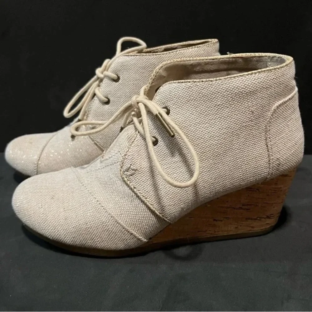 Toms Cream Wedge Shoes with Classic Design 8.5 NWOT